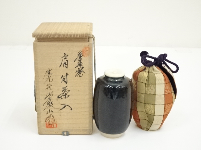 【中古品】茶道具　山岡徹山造　香春肩衝茶入（共箱） 道具 ] - 道具 香春焼 二代 山岡徹山造 肩衝茶入（仕覆付）（共箱